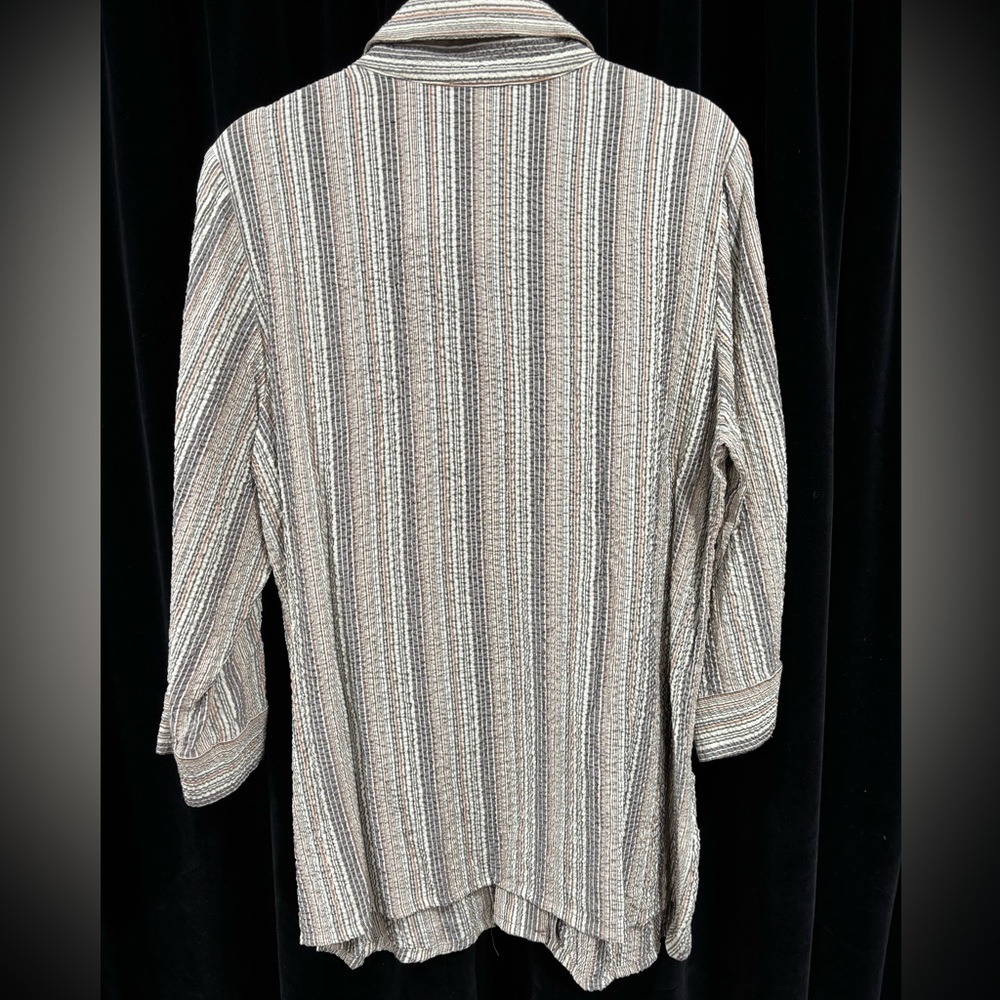 Alia Button Up Top - Picture 2 of 2